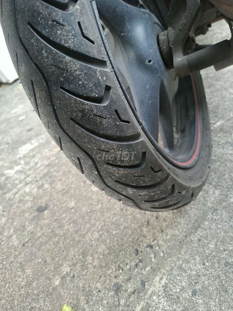 Honda Air Blade, бело-красный, Вьетнам