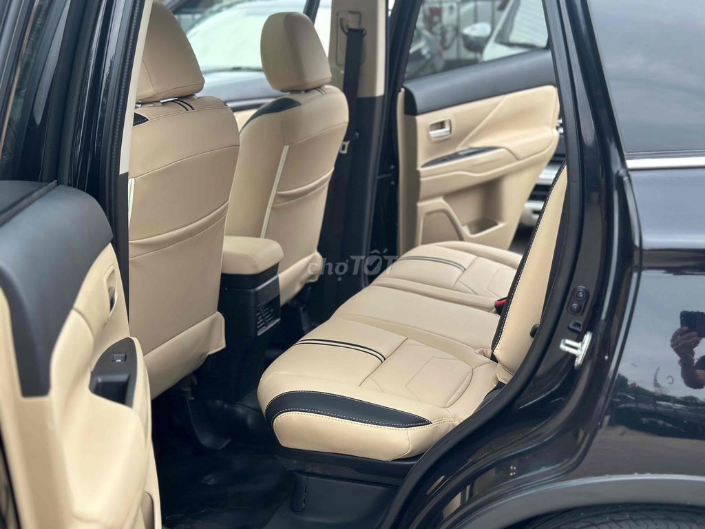 Mitsubishi Outlander 2018 2.0 Premium màu đen. Mua bán Ô tô tại Quận Long Biên Hà Nội được đăng bởi BON AUTO hình 8