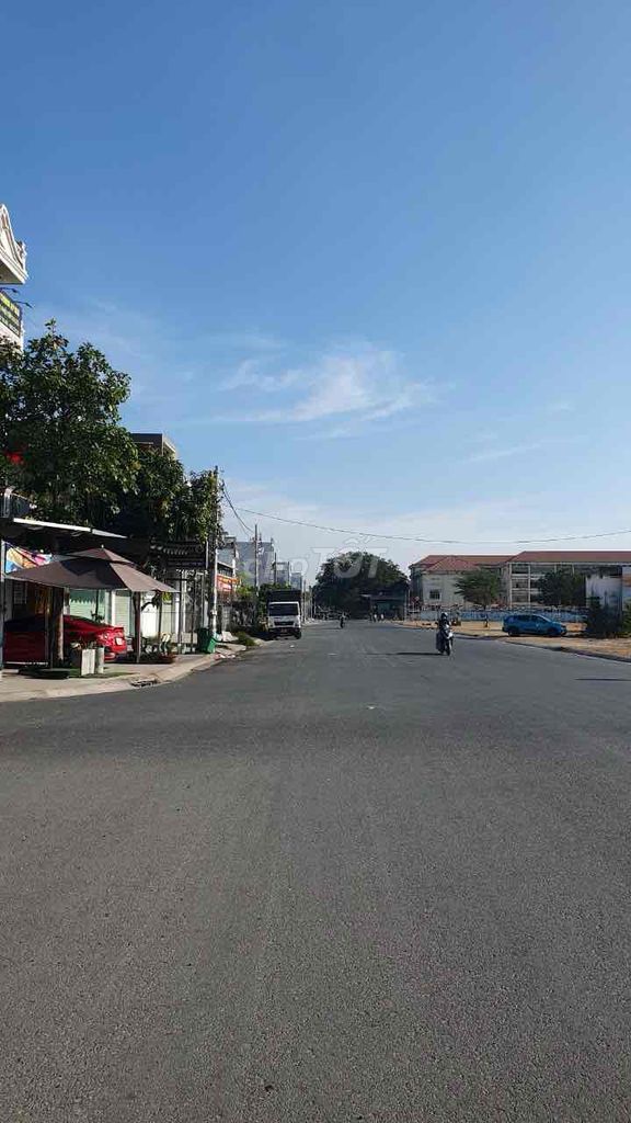 Chính chủ bán gấp góc 2 mặt tiền đường 14m KDC Vĩnh Lộc DT: 8,5m x 19m