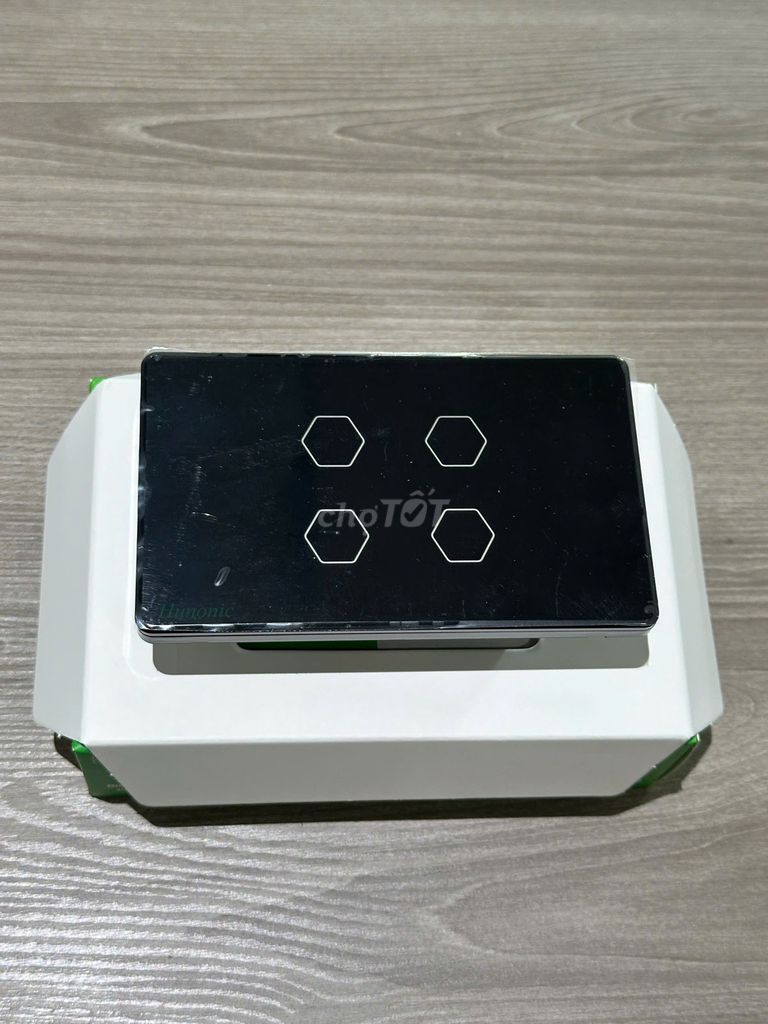 CÔNG TẮC CẢM ỨNG 4 NÚT WIFI HUNONIC DATIC. Mua bán Phụ kiện (Màn hình, Chuột...) tại Thành phố Bà Rịa Bà Rịa - Vũng Tàu được đăng bởi Mr AN hình 1