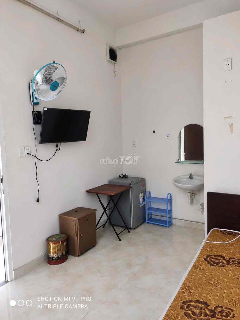 Furnished room a 3-minute walk from the beach in Hòa Hải — photo 1