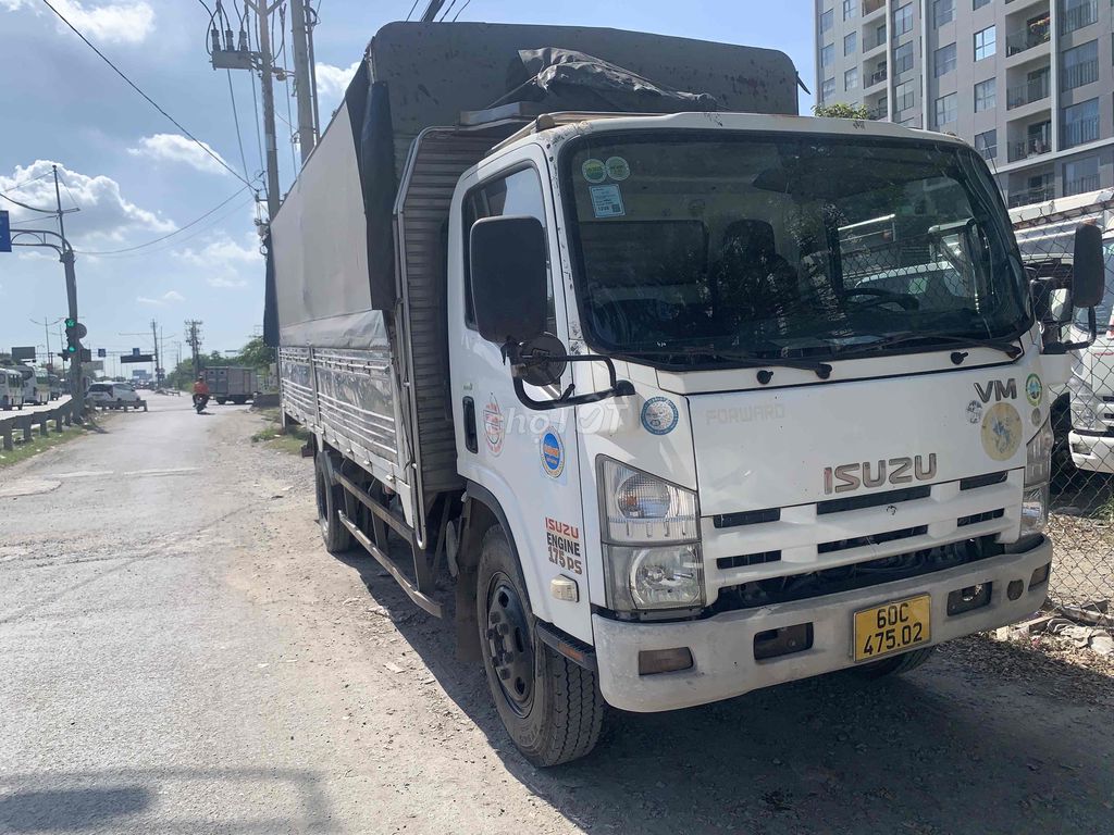 Isuzu 8,2t đời 2017 thùng bạt 6,2*2,2*2,1 m mlanh