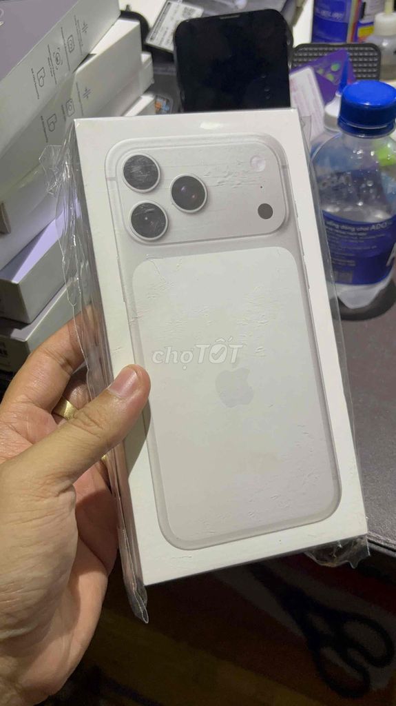 iPhone 17 Pro Max 512GB Mới nguyên seal TGDĐ. Mua bán Điện thoại tại Quận Tân Phú Tp Hồ Chí Minh được đăng bởi Minh Sang Store Góp Bao Nợ Xấu hình 1