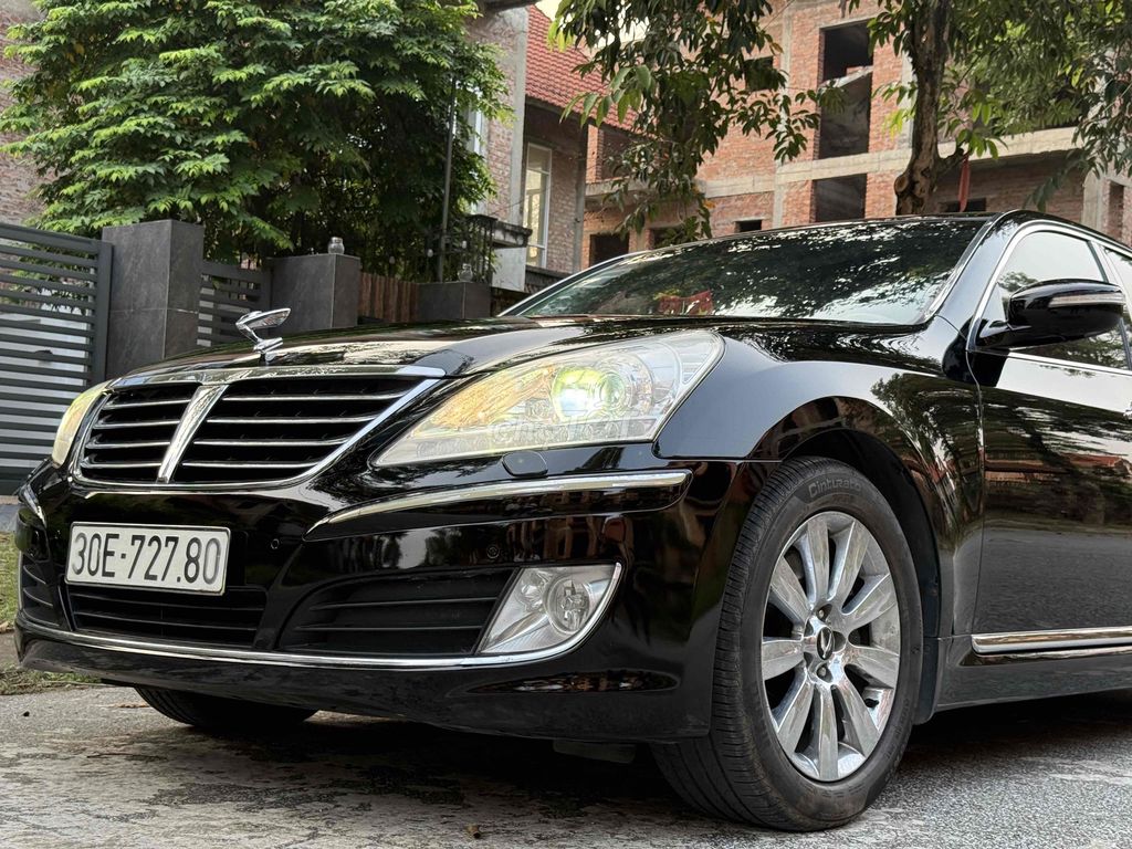 Hyundai EQUUS черный бензин V8