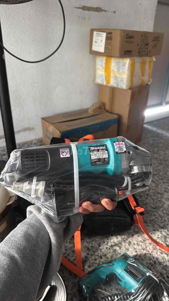 Máy cắt Makita 9553B Mới 99%. Mua bán Đồ chuyên dụng, Giống nuôi trồng tại Thành phố Đà Lạt Lâm Đồng được đăng bởi Sansan hình 1