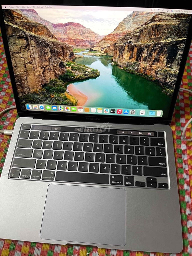 MacBook Pro 13 M1 8/256 Chính hãng móp nhẹ bin 93