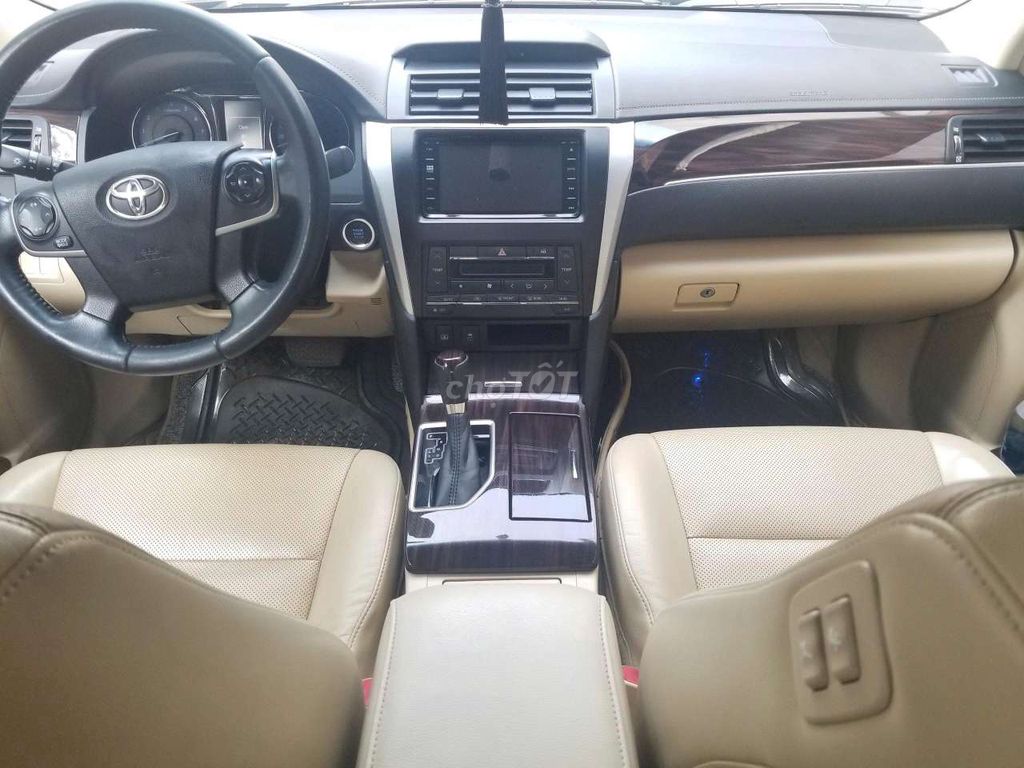 Toyota Camry 2.0E 2018 Коричневая 192 000 км