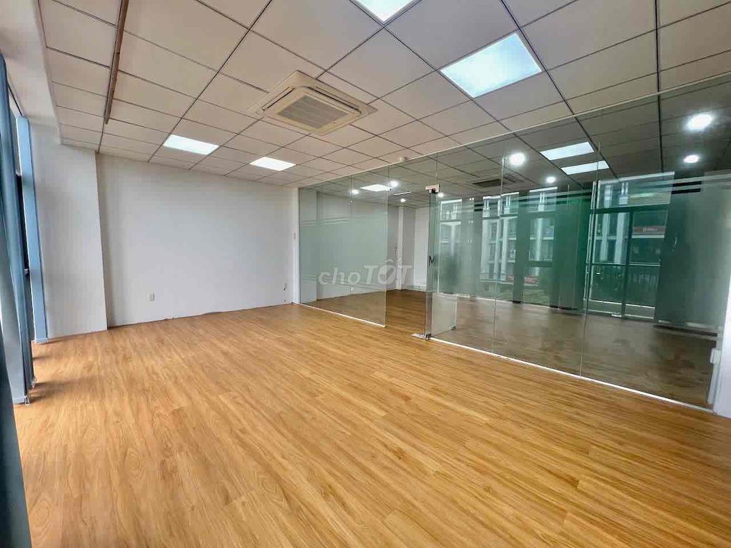 Văn phòng tầng 3 Shophouse Nguyễn Thị Nhung 80m2 giá chỉ 12.5 triệu