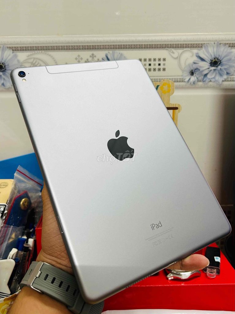 iPad Pro 9.7 inch Wifi+4G - 32Gb. Mua bán Máy tính bảng tại Thành phố Long Xuyên An Giang được đăng bởi Khưu Nguyễn Phi Hùng hình 1