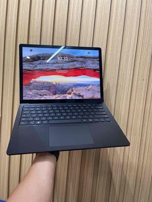 Surface laptop 13” 2K i7 1185G7 Ram 32 ssd 1T blac