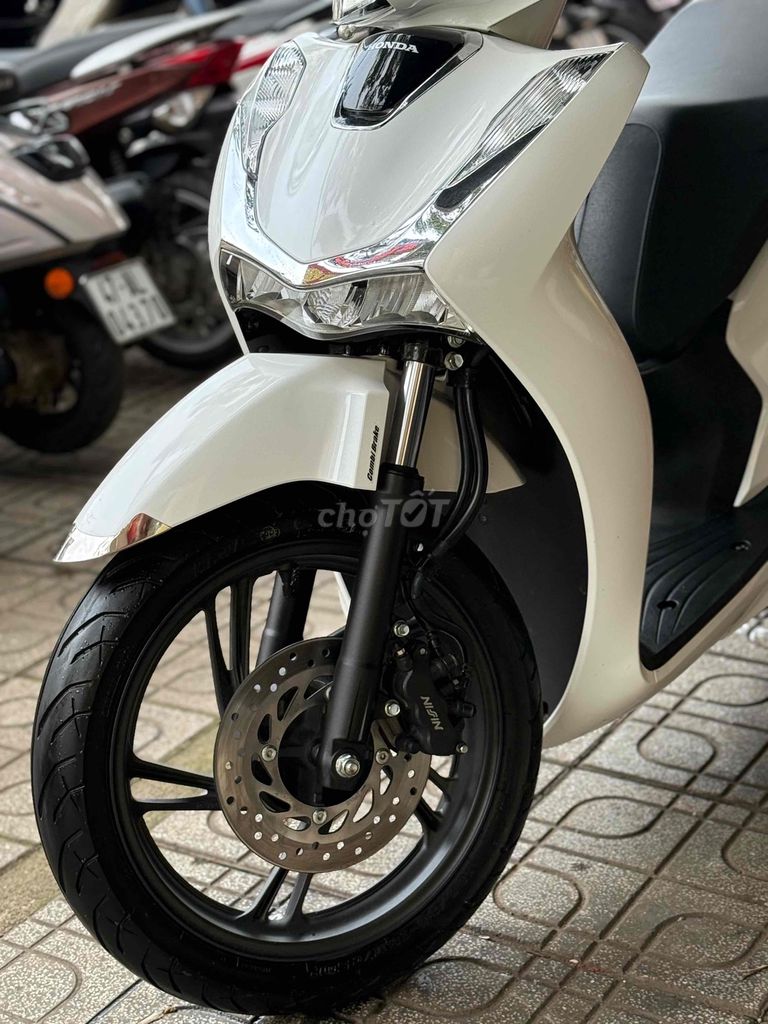 SH 2023 cọp trum mền 2k km mơi keng. Mua bán Xe máy tại Thành phố Buôn Ma Thuột Đắk Lắk được đăng bởi Ngô quốc Việt  hình 17