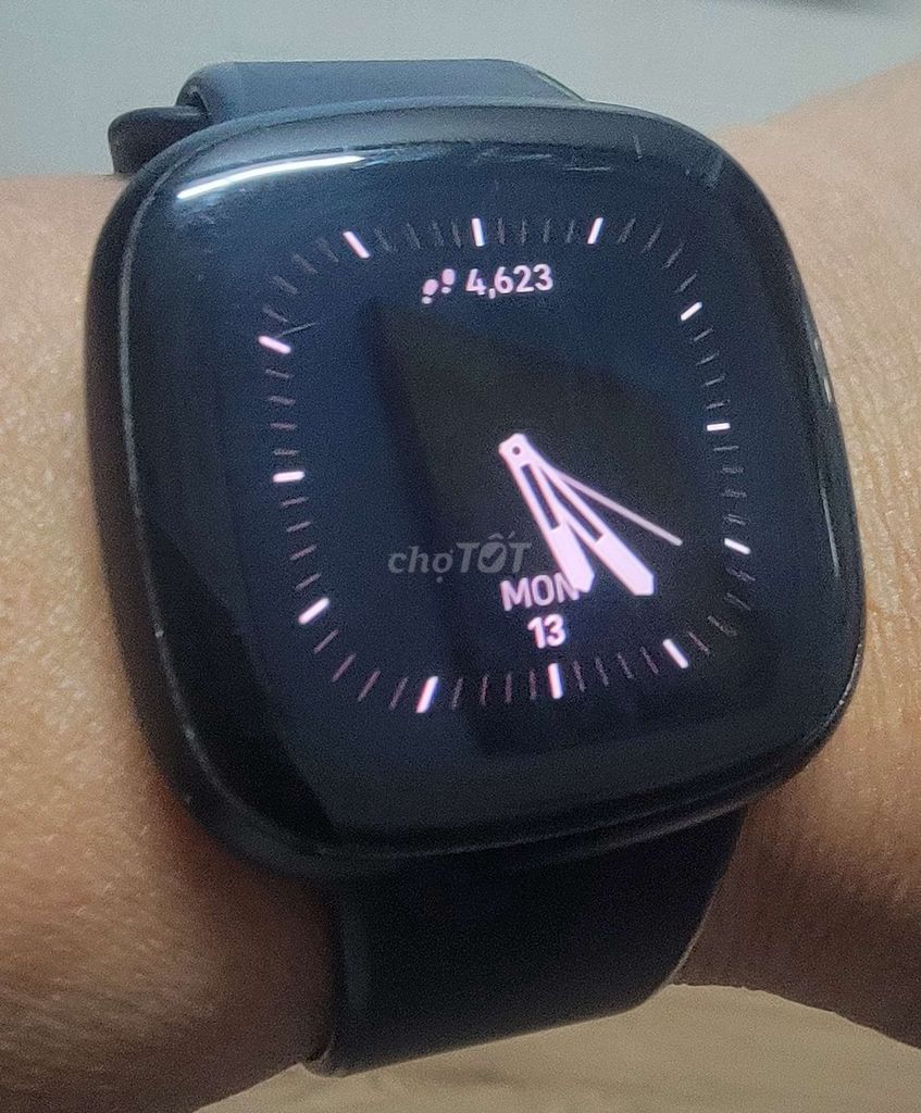 Đồng hồ Fitbit versa 128371326
