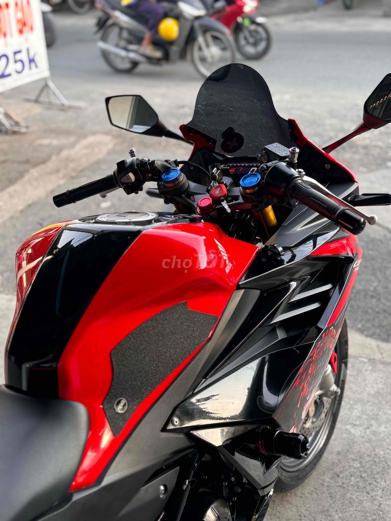 Honda CBR150R ABS 2025 Đỏ đen 3000 km. Mua bán Xe máy tại Quận Bình Tân Tp Hồ Chí Minh được đăng bởi Việt Motor Bình Tân hình 8
