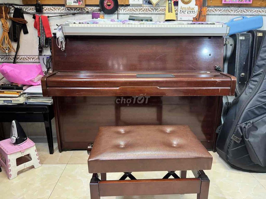 Piano cơ Yamaha M1