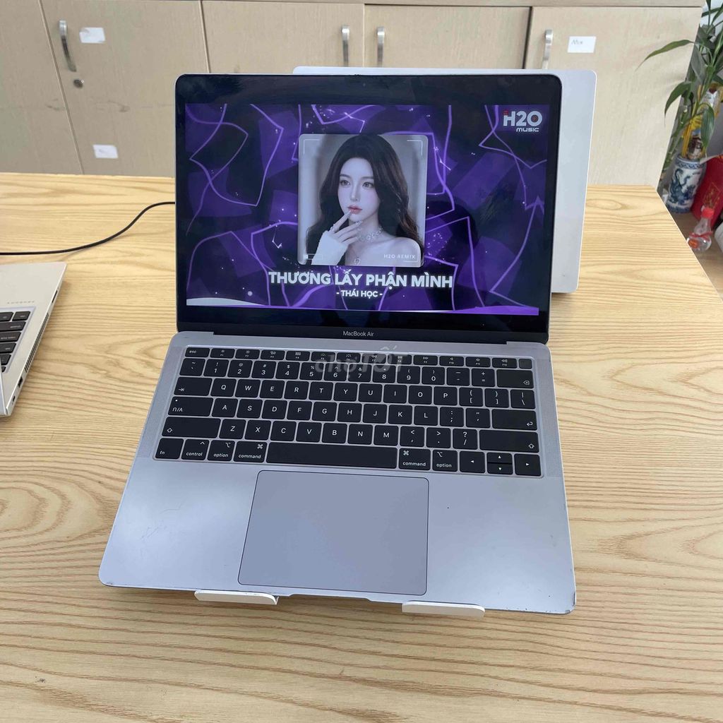 Thanh lý Macbook Air 2018 i5 8GB/256GB. Mua bán Laptop tại Quận Cầu Giấy Hà Nội được đăng bởi Laptopplusvn hình 1