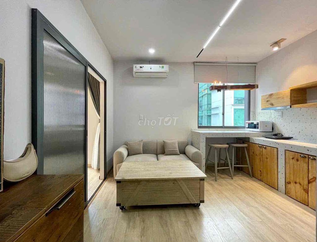 Cho thuê căn hộ dịch vụ 1 phòng ngủ ban công, gần tdtu, lotte , vivo