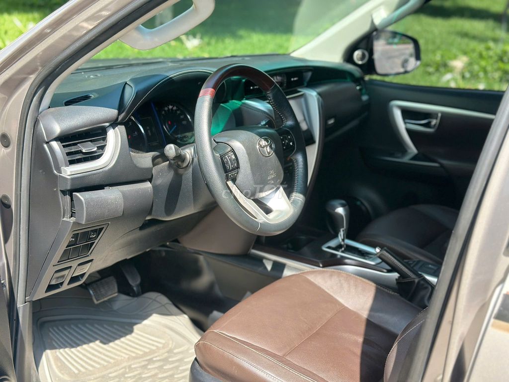 Toyota Fortuner 2020 số tự động máy dầu. Mua bán Ô tô tại Quận 12 Tp Hồ Chí Minh được đăng bởi Thu 381 hình 7