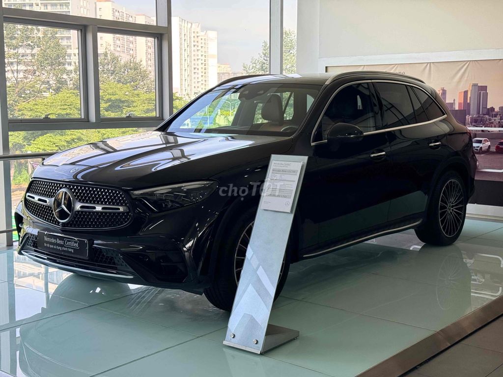 Mercedes-Benz GLC300 AMG 2023 V1 5380 km Đen. Mua bán Ô tô tại Quận 7 Tp Hồ Chí Minh được đăng bởi Hoàng Used Car hình 3