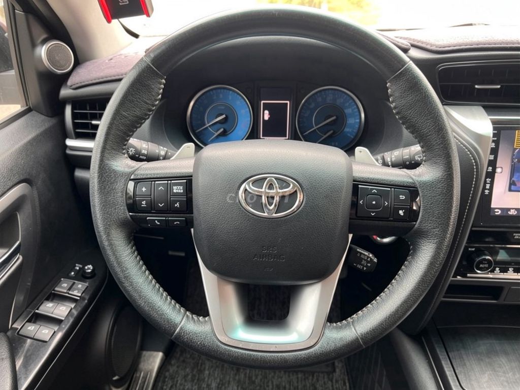 Toyota Fortuner 2022 2.4L 4x2 AT Черный