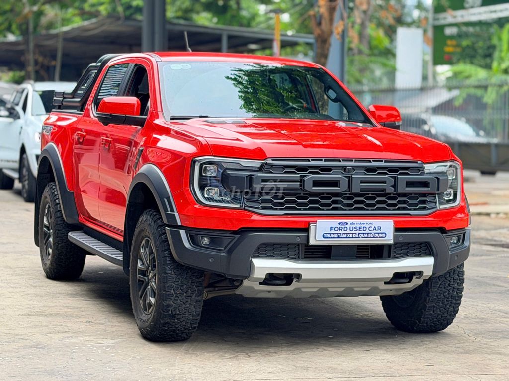 Ford Raptor 2025 оранжево-красный, пробег 18 км, кредит 75%