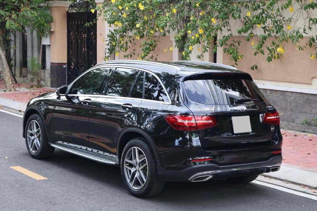 Mercedes Benz GLC 300 4matic model 2017 1 chủ. Mua bán Ô tô tại Quận 8 Tp Hồ Chí Minh được đăng bởi Khoa nguyễn hình 3