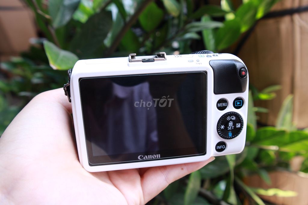Máy ảnh Canon M2 Trắng Likenew. Mua bán Máy ảnh, Máy quay tại Quận Bình Tân Tp Hồ Chí Minh được đăng bởi Dân Nguyễn hình 1