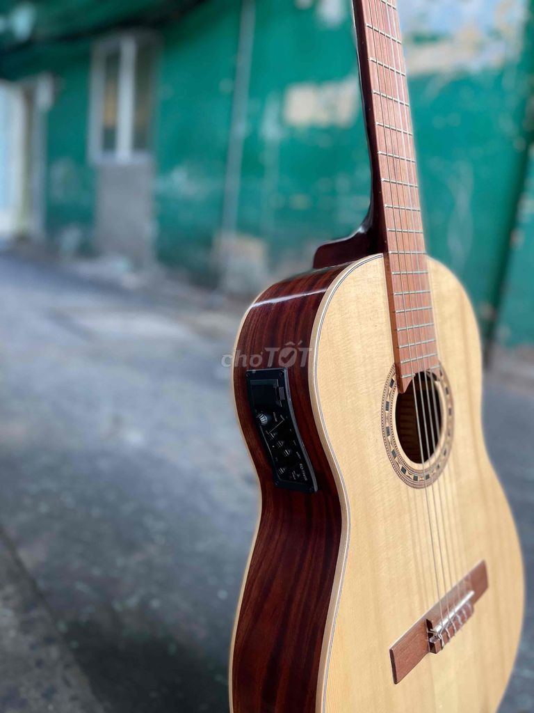 guitar cũ. gỗ tự nhiên kèm sẵn EQ