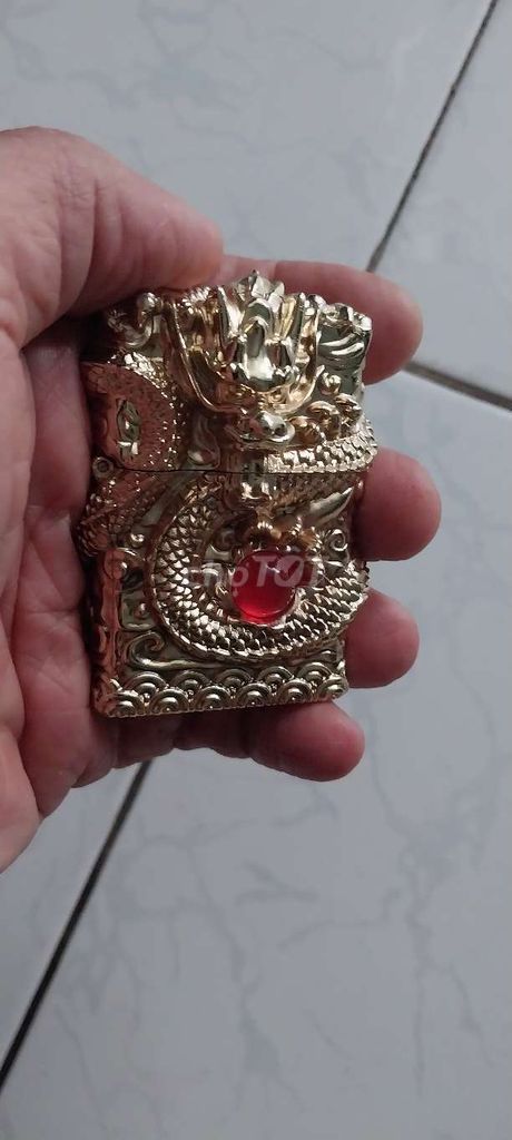 Bật lửa Zippo Kim loại Vàng Rồng. Mua bán Đồ sưu tầm, đồ cổ tại Huyện Hóc Môn Tp Hồ Chí Minh được đăng bởi mua alo hình 1