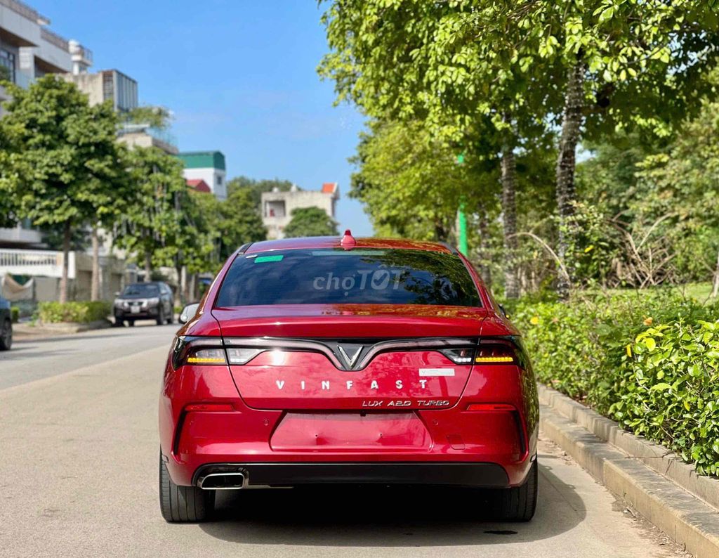 vinfast lux A 2.0 2022 đỏ tươi đẹp xuất sắc. Mua bán Ô tô tại Quận Long Biên Hà Nội được đăng bởi Hoàng Thanh auto hình 4