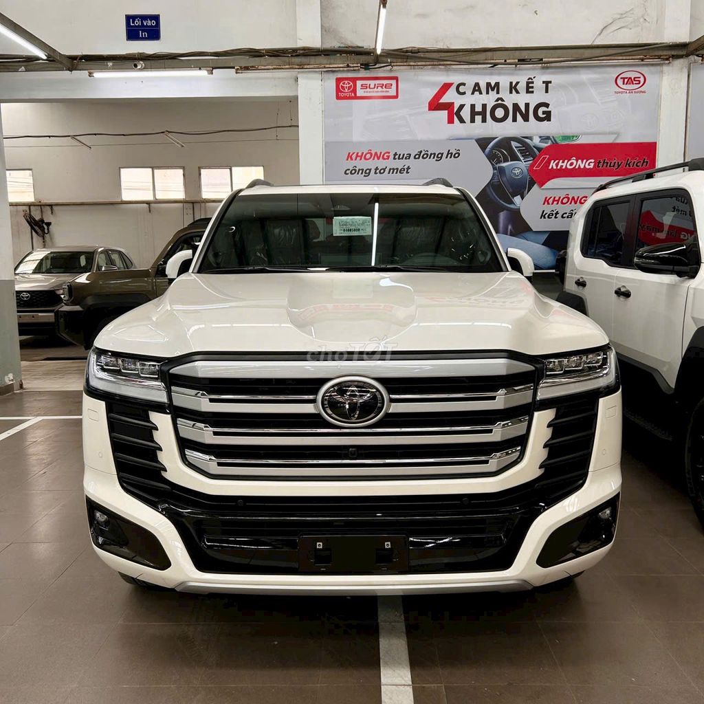 Toyota Land Cruiser HYBRID Белый Автомат 7 мест