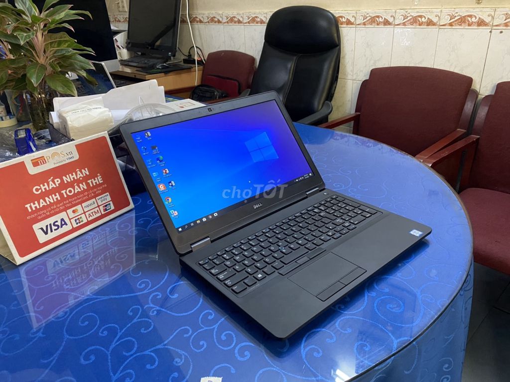 DELL LATITUDE 5570 I7 6820HQ 8G 256GB 15.6 VGA 2GB