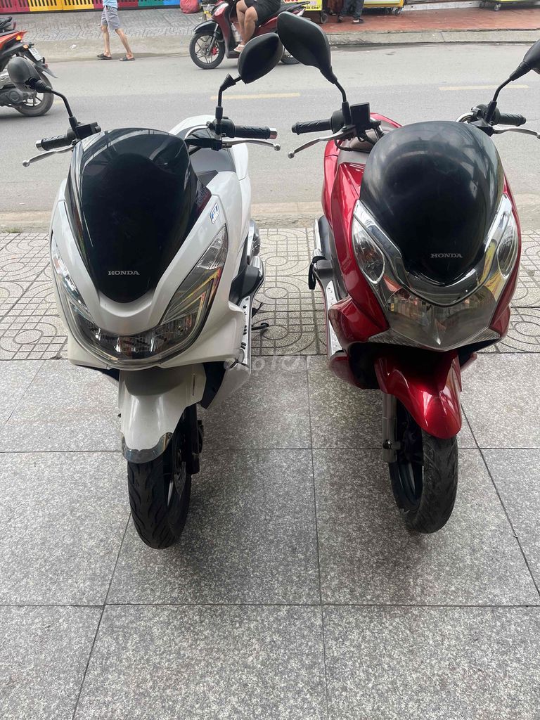 em cần bán gấp 2 xe pcx. Mua bán Xe máy tại Quận Bình Tân Tp Hồ Chí Minh được đăng bởi Ngo Dung hình 1