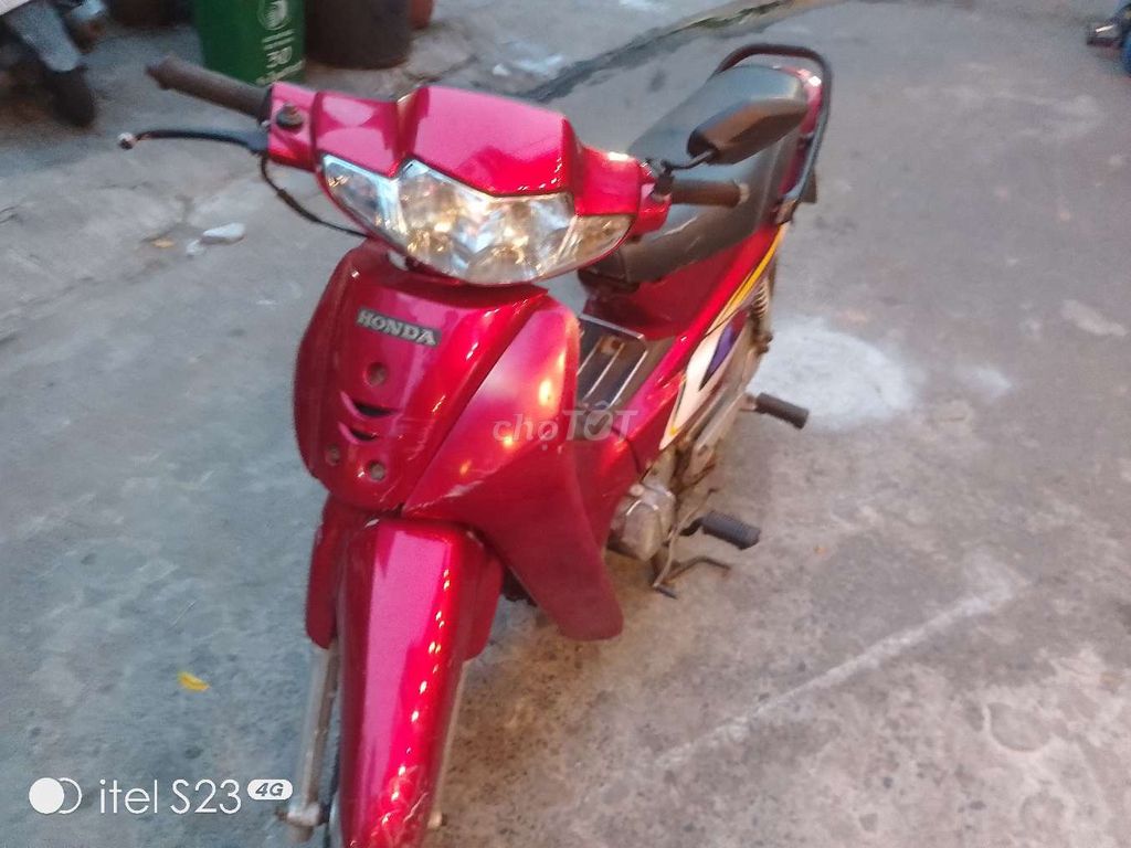Honda Wave красный 43, двигатель Rin работает тихо