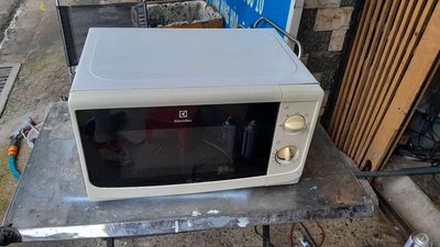 Lò vi sóng hiệu electrolux,20 lít, ko nướng.. Mua bán Bếp, lò, đồ điện nhà bếp tại Quận Bình Tân Tp Hồ Chí Minh được đăng bởi Bich Vân