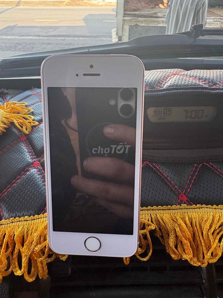 Apple iPhone 5SE Vàng hồng. Mua bán Điện thoại tại Huyện Tiểu Cần Trà Vinh được đăng bởi na na hình 1