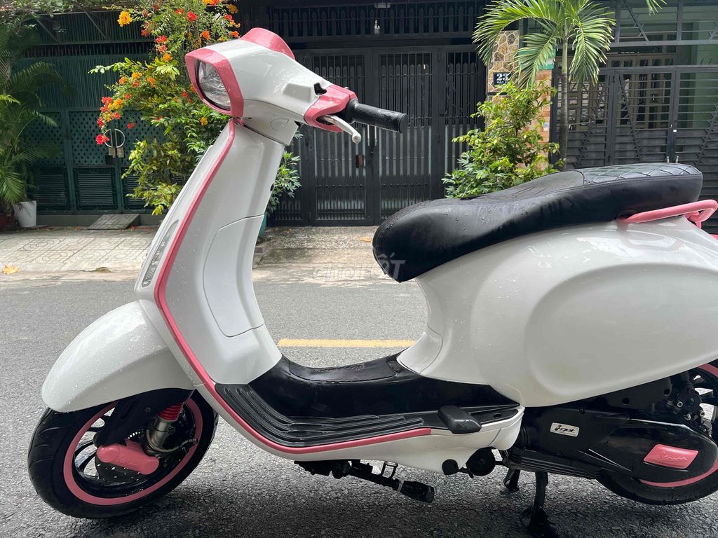 vespa đèn led trắng hồng. Mua bán Xe máy tại Quận Tân Phú Tp Hồ Chí Minh được đăng bởi Xemaytnt chấm com hình 2