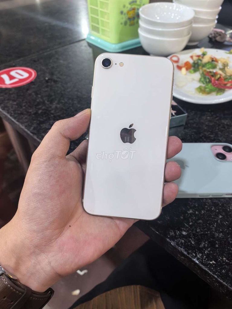 Apple iPhone SE 3 Trắng Đã sử dụng. Mua bán Điện thoại tại Quận Nam Từ Liêm Hà Nội được đăng bởi An Hà hình 1