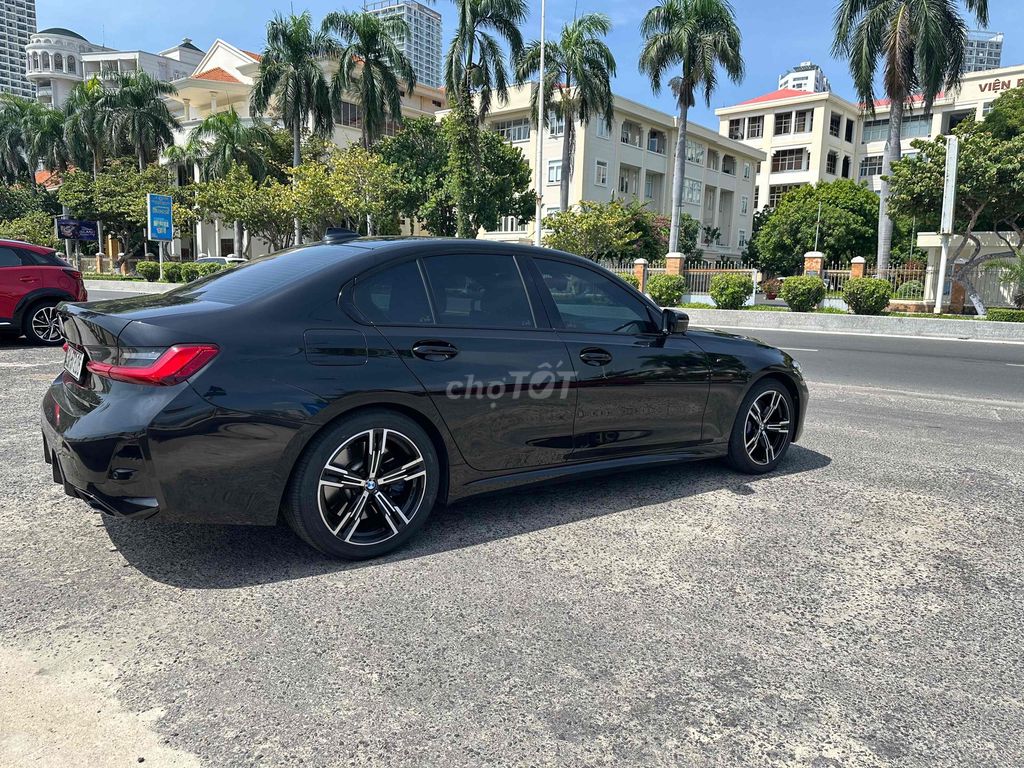 BMW 330i M Sport 2020, черный, 92,228 км