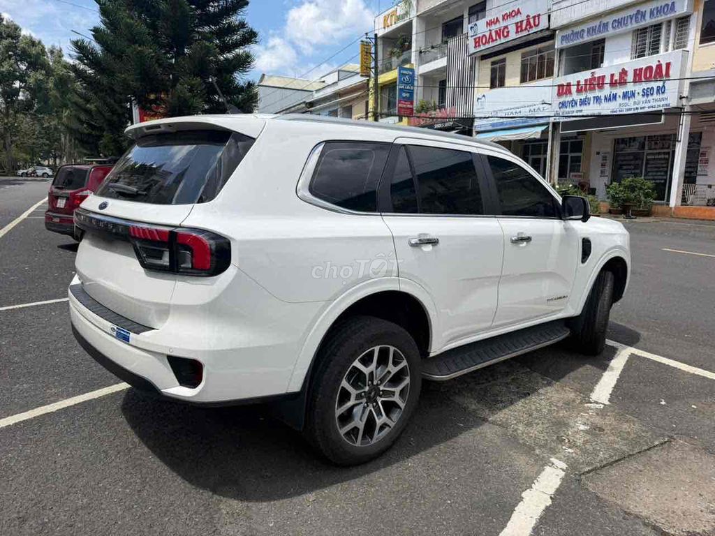 Ford Everest Titanium 1 привод, практически новый, 14 000 км