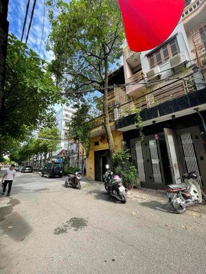 Nhà phố Nguyễn Văn Huyên 70m2 - 5 tầng - MT 4,4m. Mua bán nhà ở tại Quận Cầu Giấy Hà Nội được đăng bởi Phạm Văn Thanh