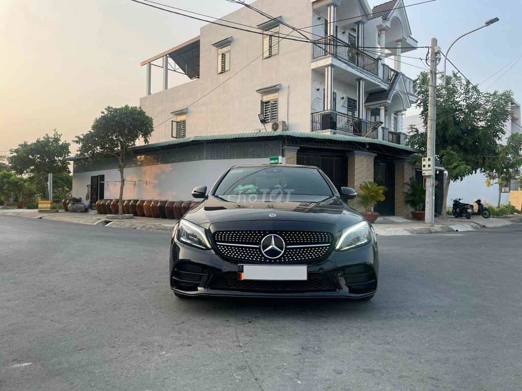 Mercedes Benz C300 AMG 2020 Đen Nâu