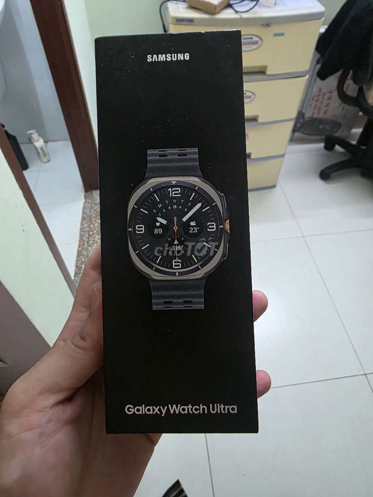 Samsung Galaxy Watch Ultra Bạc Titan. Mua bán Thiết bị đeo thông minh tại Thành phố Thủ Dầu Một Bình Dương được đăng bởi Lê Trung hình 1