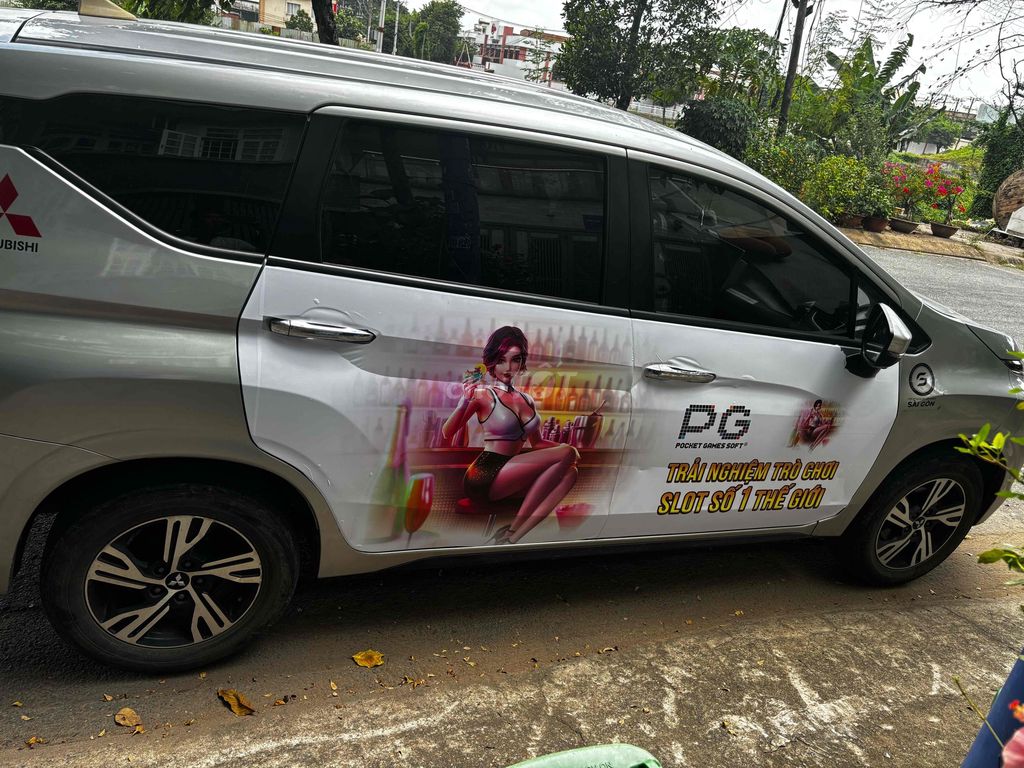 Mitsubishi Xpander, 7 мест, серебристый
