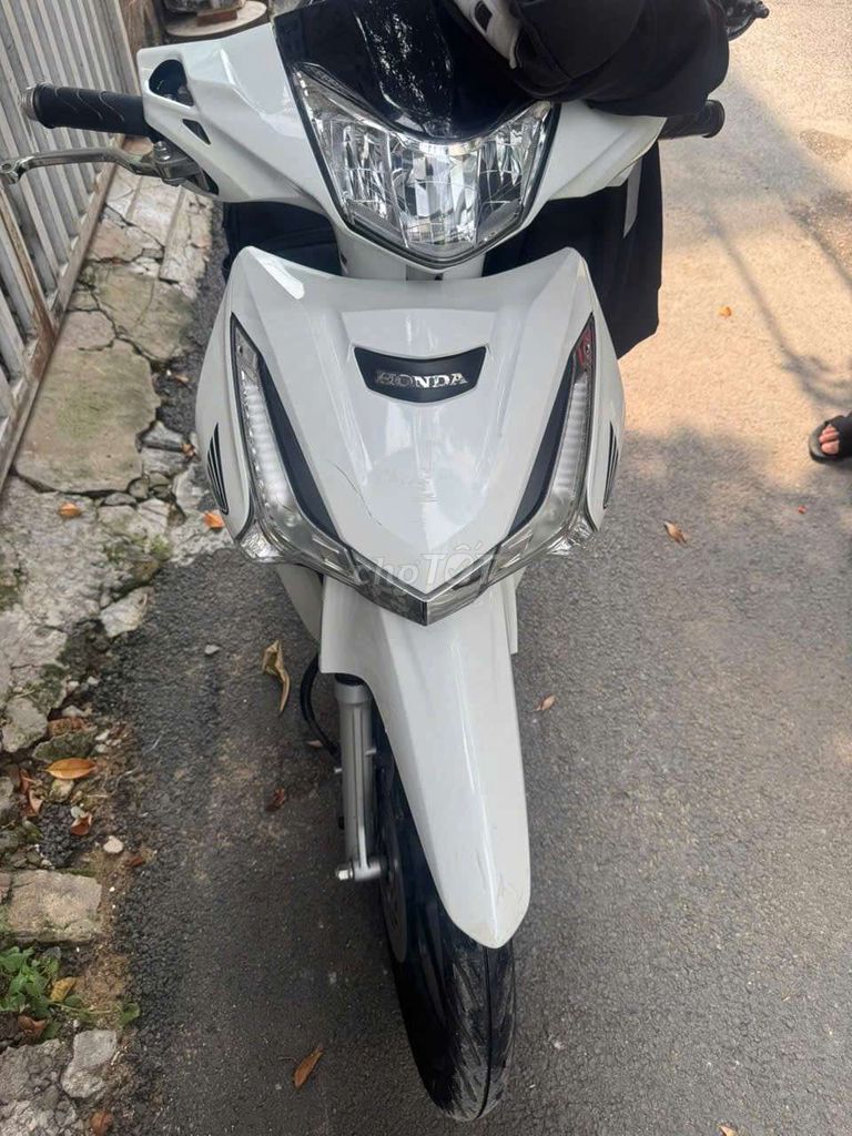 Honda Future 125 белая спортивная 125 куб. см