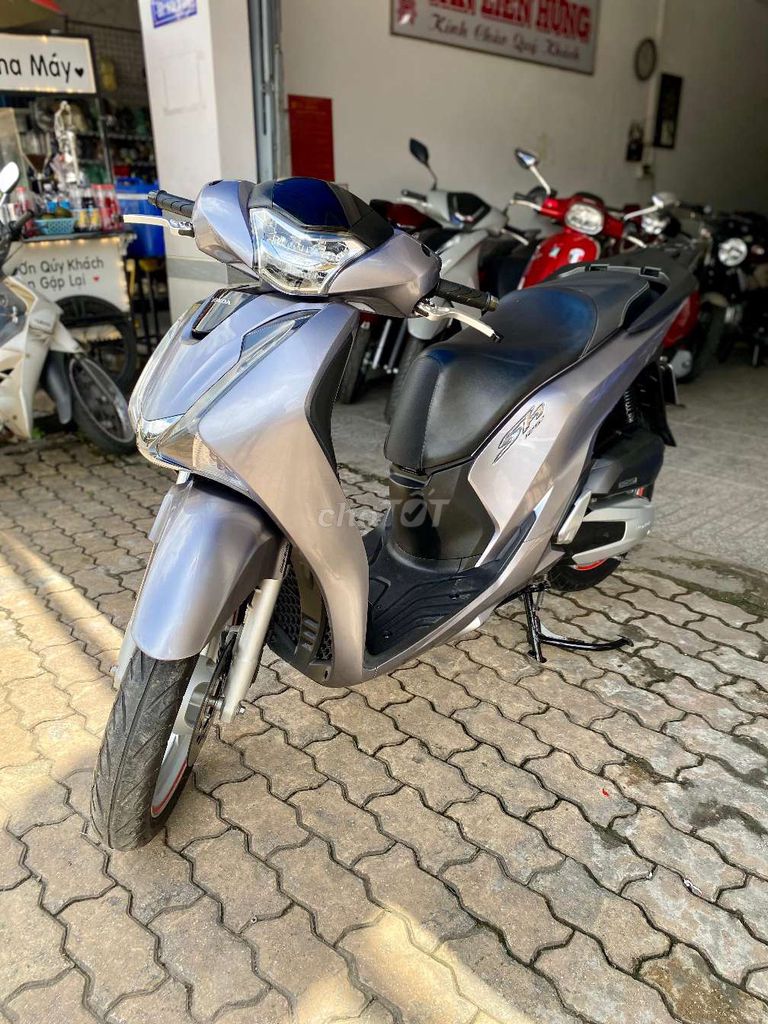Honda SH 125i CBS 2017 XÁM GHI Máy Zin êm. Mua bán Xe máy tại Quận Ninh Kiều Cần Thơ được đăng bởi Xe Máy TÂN LIÊN HƯNG 1 91B hình 1