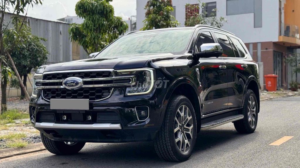 Ford Everest Titan 2023 - 40000km - nội thất Nâu