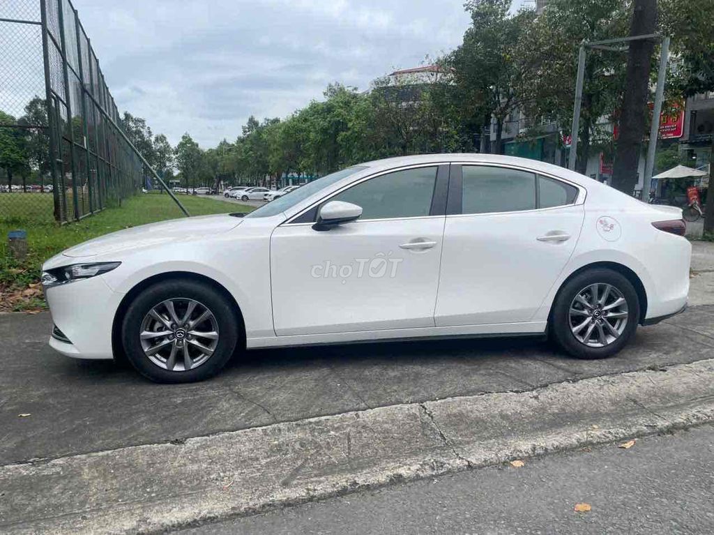 Mazda 3 2023 Luxury Trắng Siêu Hot. Mua bán Ô tô tại   được đăng bởi Trọng Nghĩa Auto Xe Lướt Miền Nam hình 4