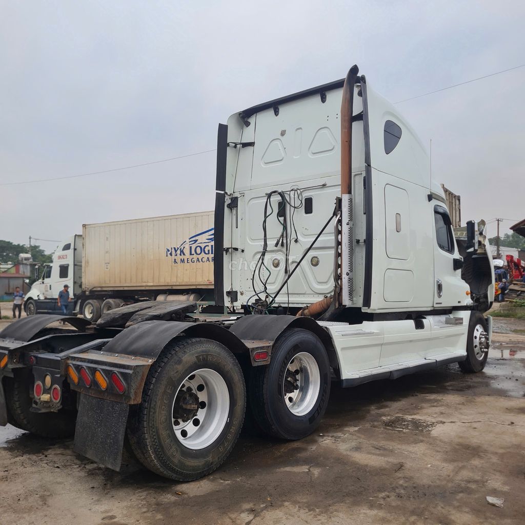 Bán đầu FreightLiner Cascadia 2010. Giá 510tr