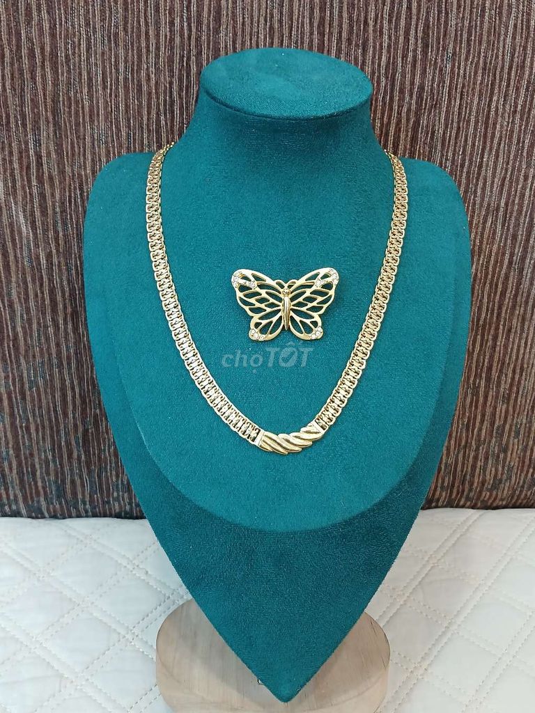 Set Dây Chuyền, cài áo hàng hiệu.. Mua bán Phụ kiện thời trang khác tại Quận Tân Bình Tp Hồ Chí Minh được đăng bởi Nguyễn nữ thuý linh hình 1