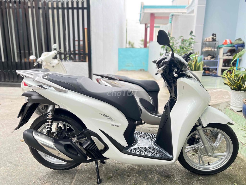 Honda SH 160i ABS 2024 Белый – Черный 15 000 км